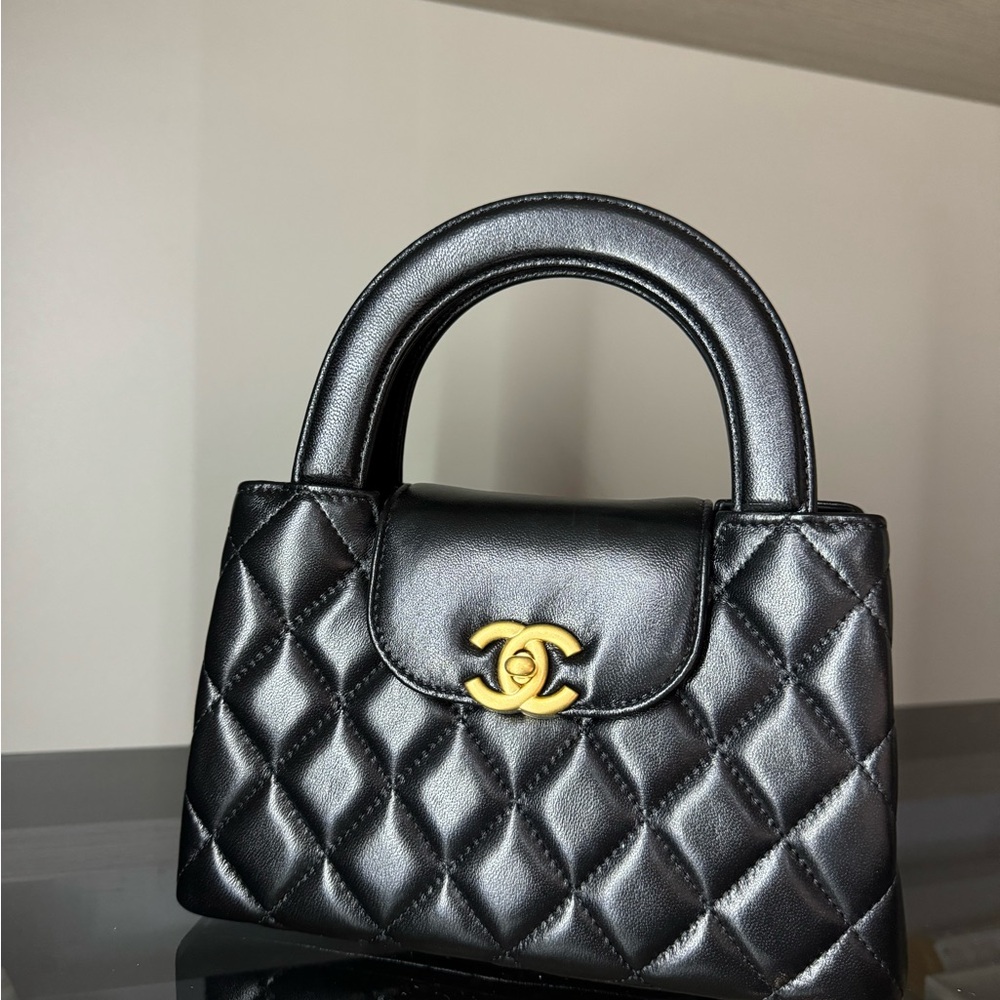 NEW ✨CHANEL Black Shiny Aged Calfskin Quilted - Picture 3 of 4